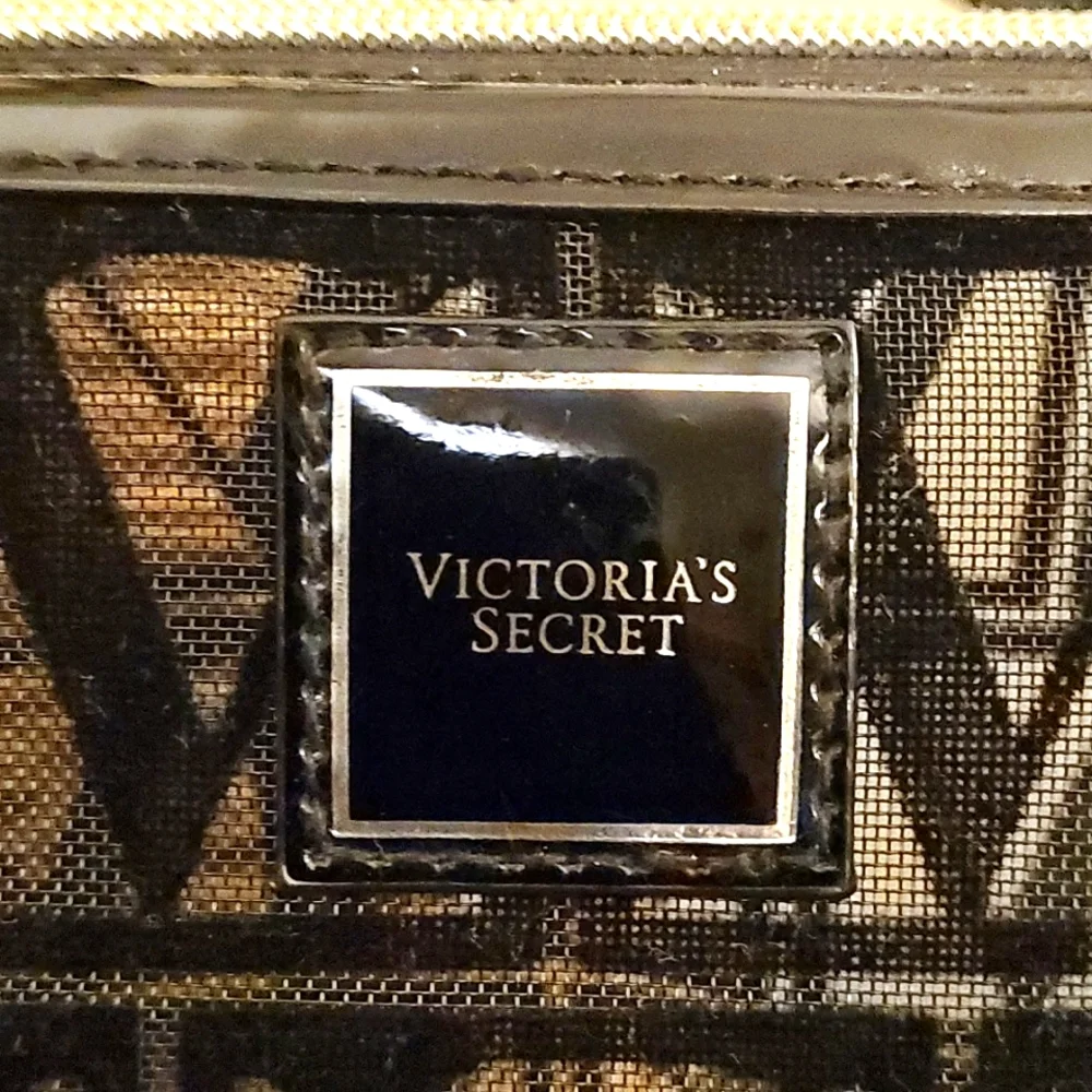 Victoria Secret Pouch👝 - Picture 2 of 3